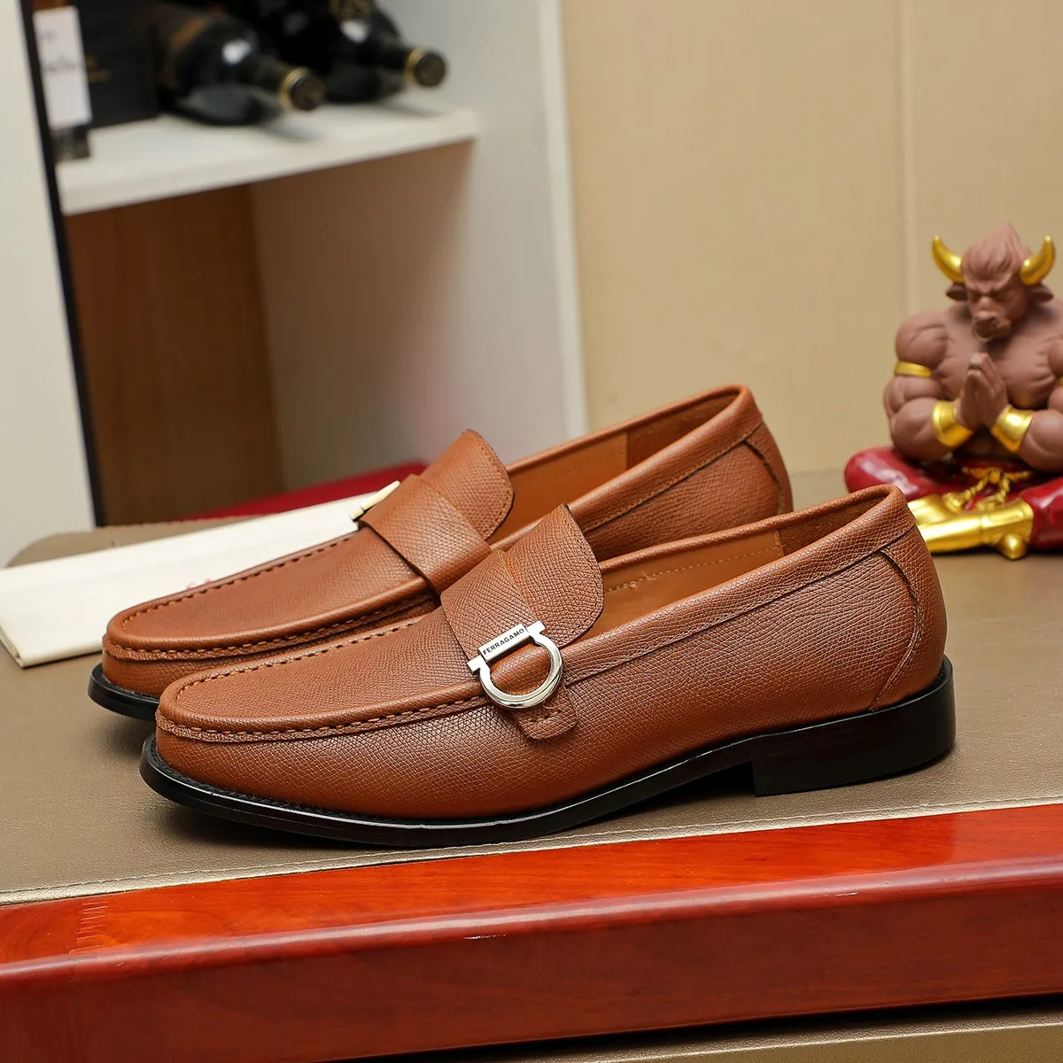 Men's shoes 250 Ferragamo [Ferragamo] top imported suit men's shoes 💯Original copy of the official website, product materials: selected imported embossed calfskin + luxury hardware buckle accessories ~ imported water-dyed cow 🐂 leather lining. Strong three-dimensional visual effect, original combination outsole, multiple colors available😘 Size: 39-44 (38.45.46. Customized)